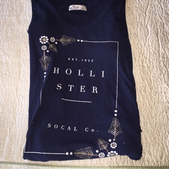 Hollister tee