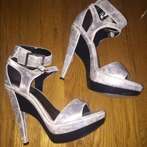 New Michael Antos silver heel with platform size 7