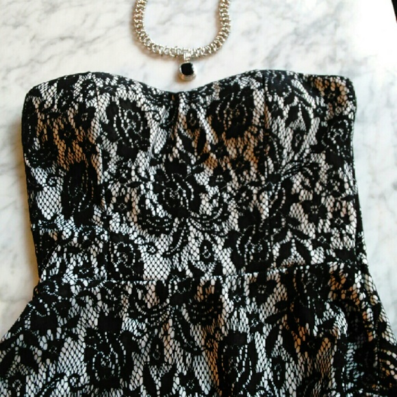 DEB LACE STRAPLESS BUSTIER SIZE SMALL - Picture 4 of 4