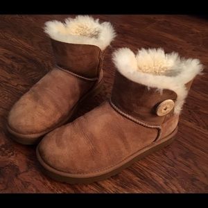 New Brown Short Button Uggs size 7
