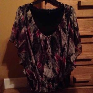 Gorgeous batwing top, size large