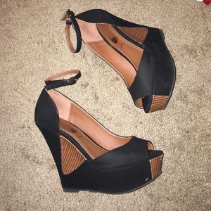 Black and brown wedges