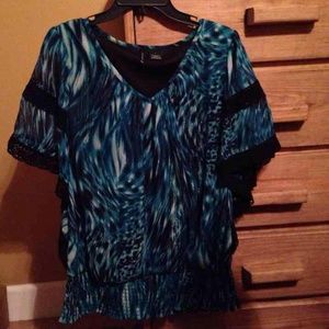 Vibrant color batwing top, size large