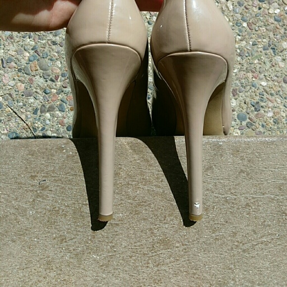 Nude Jessica Simpsons pumps - Picture 2 of 4