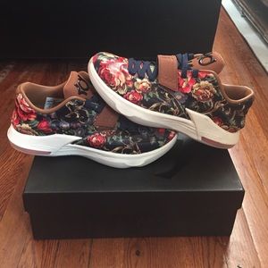KD Vll EXT FLORAL QS