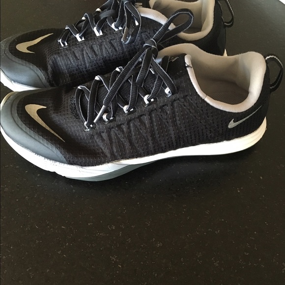 Nike tennis shoes used but excellent condition.