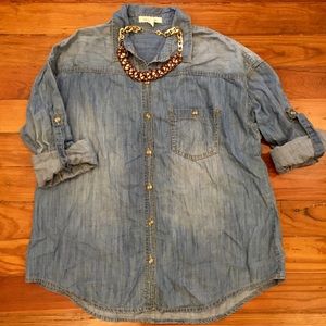 Roll-up sleeve Chambray shirt