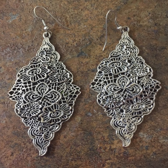 Beautiful Silver Floral Design Earrings
