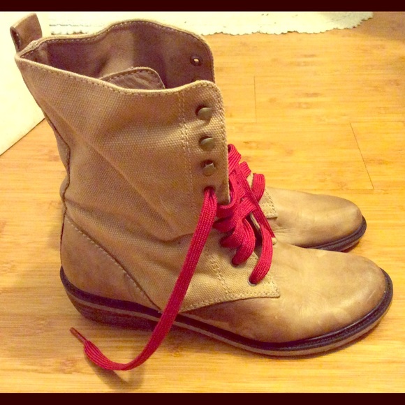 Tan lace up Nordstrom BP combat boots size 6