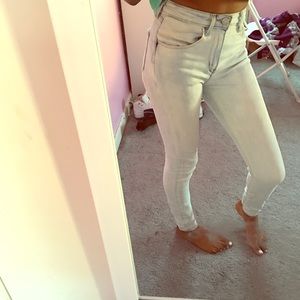 Levis High Waisted Jeans