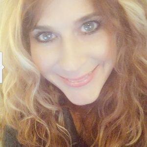 Meet your Posher, Leanna