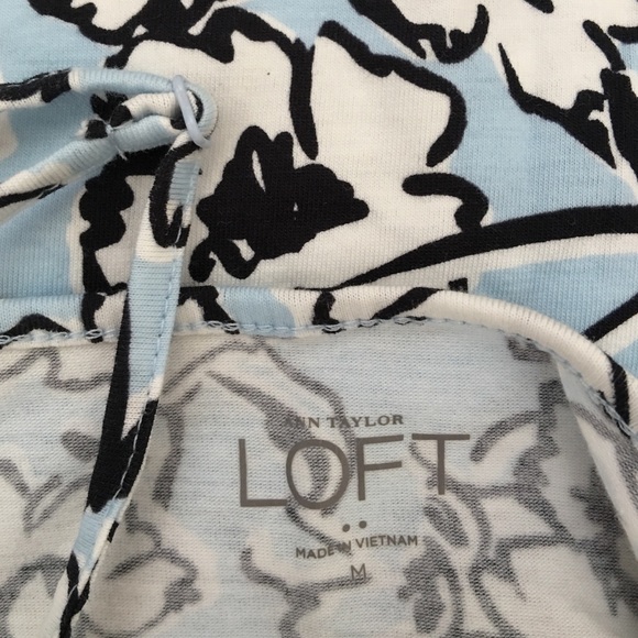 🆕 ✅ Ann Taylor Loft Blue Floral Cami Tank Top - Picture 3 of 3