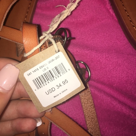 American eagle sandals - Picture 2 of 2