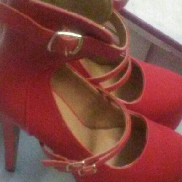 Shoes - Picture 2 of 2