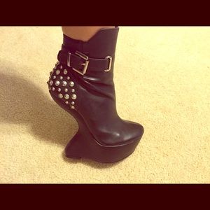 Super cute "heel less" heels!