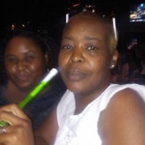 Meet your Posher, Dee-dee