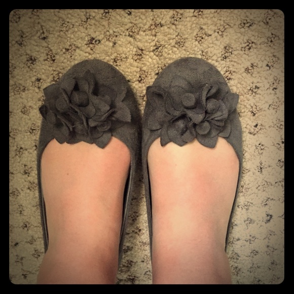 Gray Ballet Flats with Flower detail
