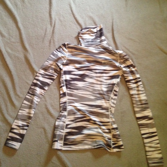 fitted under armor shirt