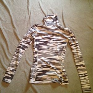 fitted under armor shirt