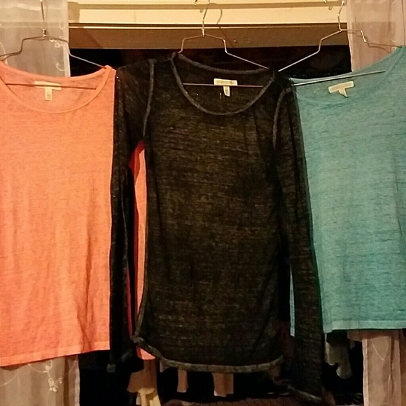 SOLD Bundle of three Layering long sleeve tee's - Picture 1 of 2