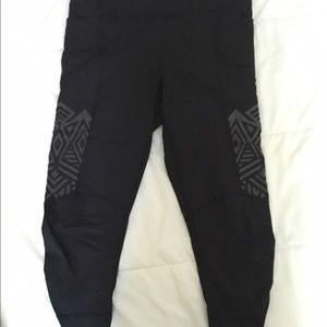 Lululemon Crops, Never worn. Size 6