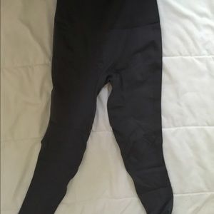 Lululemon zone in crops size 4. Never worn.
