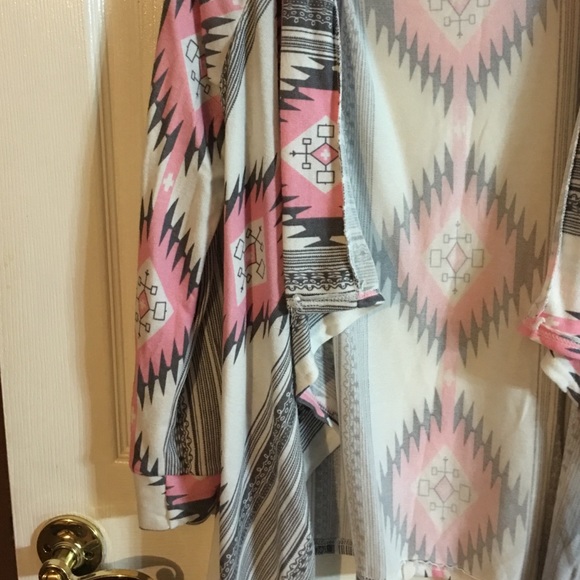 Cute little cardigan. Size small. - Picture 3 of 3