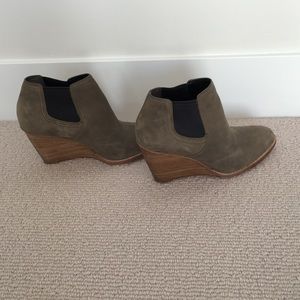 Green/black wedge booties