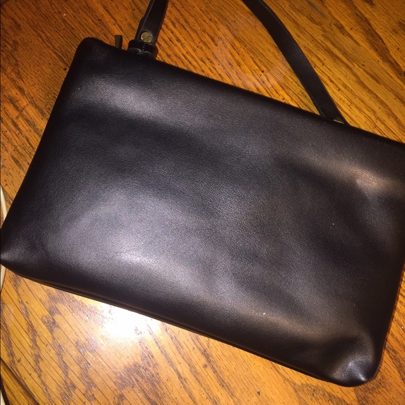 LAST PRICE DROP NWT urban outfitters crossbody. - Picture 2 of 4