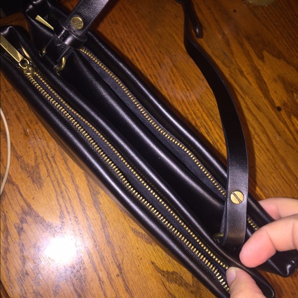 LAST PRICE DROP NWT urban outfitters crossbody. - Picture 3 of 4