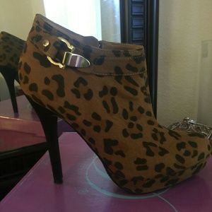 Leopard print ankle boots