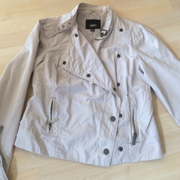 Rain coat. Light gray/tan. Lightly used. Small.