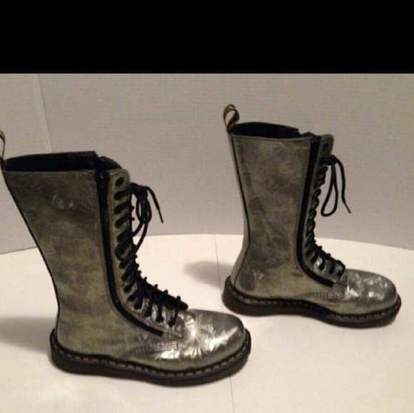 Dr. Marten silver jewel 14 eye