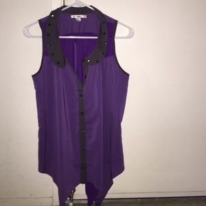 🎁Adorable purple and dark grey top with studs