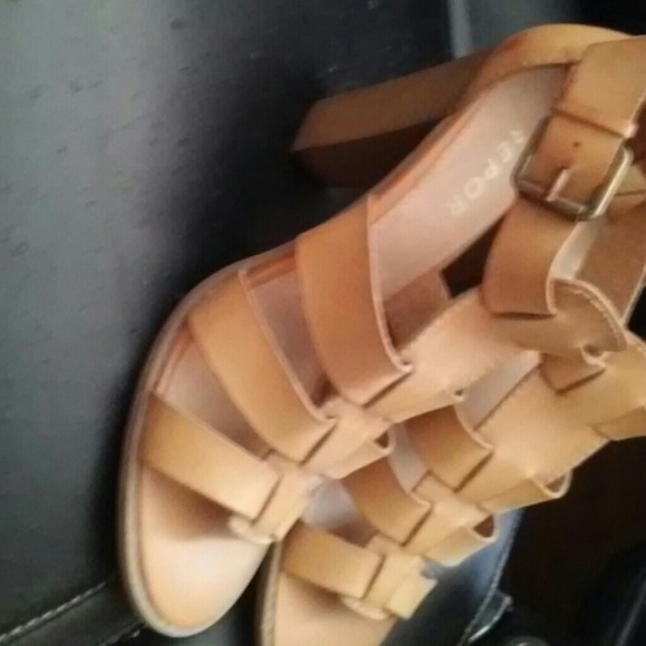 Sandals - Picture 3 of 4