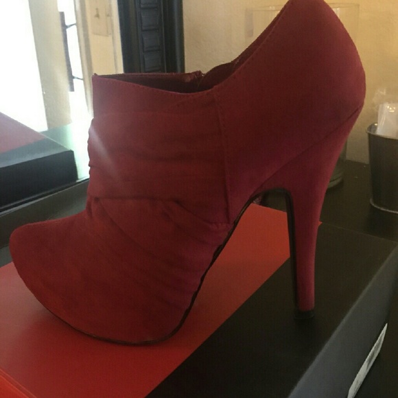 Guess Ankle Boots - Picture 2 of 2