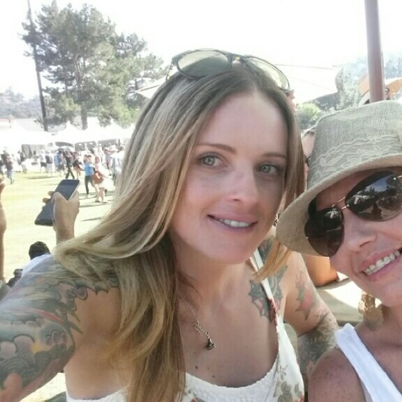 Meet your Posher, Stephanie - Picture 2 of 2