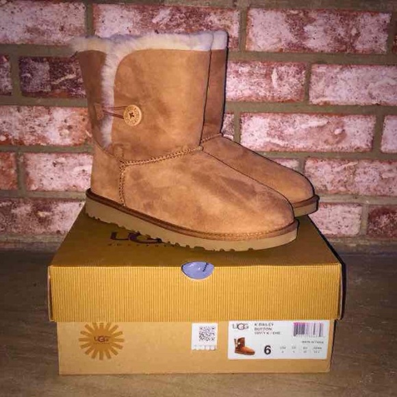 NEW UGG Bailey Button Chestnut Boots size 8