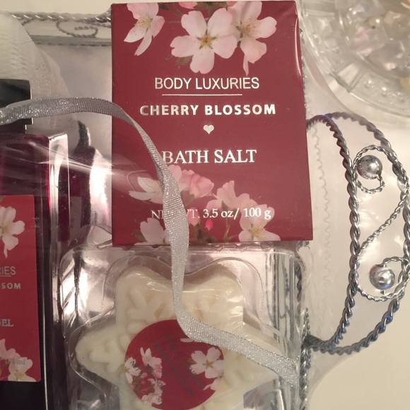 Body Luxuries Bath Set - Picture 2 of 4