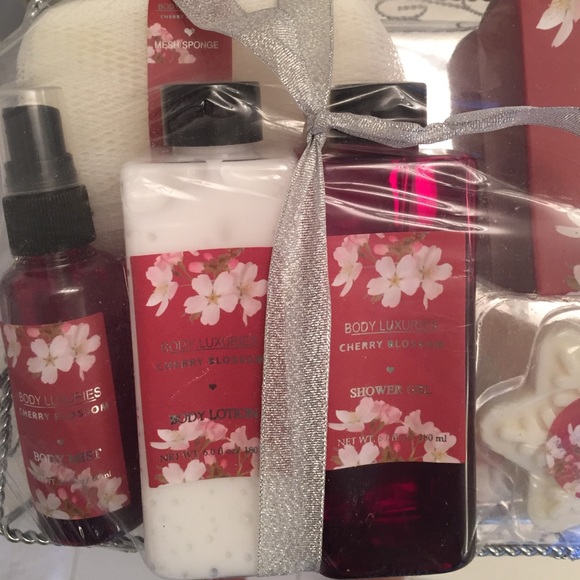 Body Luxuries Bath Set - Picture 3 of 4