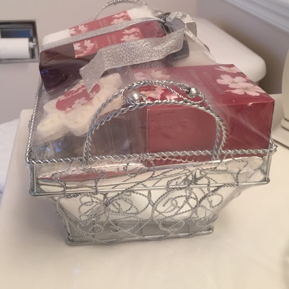 Body Luxuries Bath Set - Picture 4 of 4