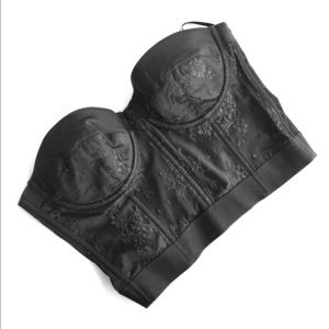 Very sexy black bustier!!