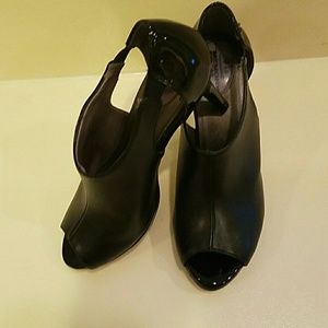 Beautiful ooen toe strap high heel shoes