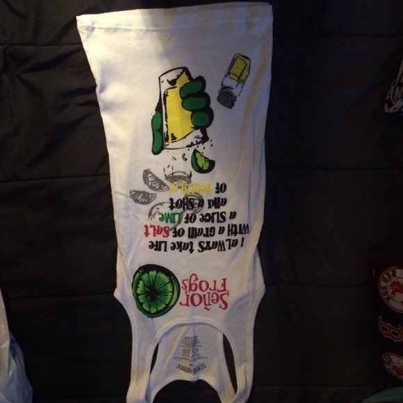 Senor Frogs Tank with saying