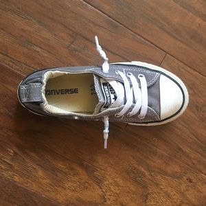 Girls rushed back no tie Converse