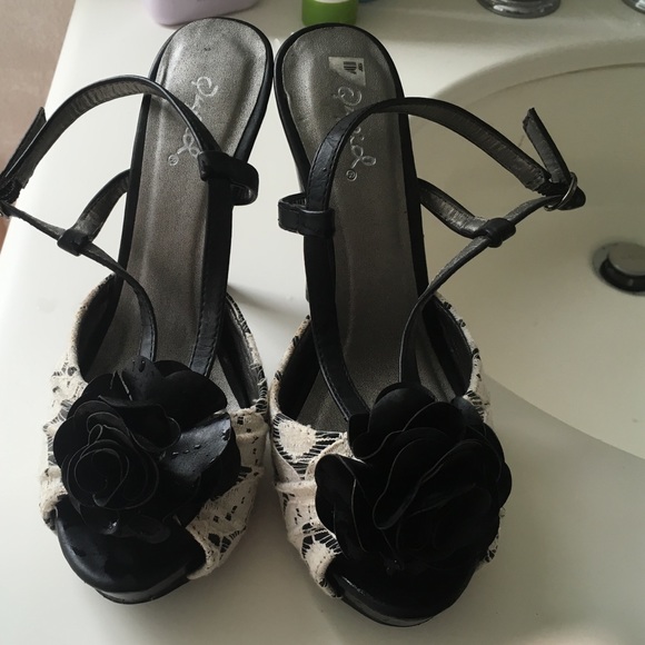 High heels - Picture 1 of 3