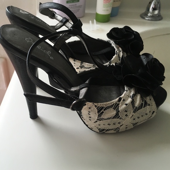 High heels - Picture 3 of 3