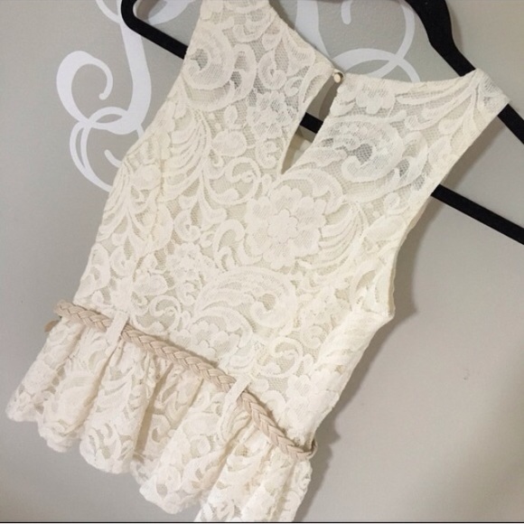 Cute Belted Lace Peplum Top - Picture 3 of 4