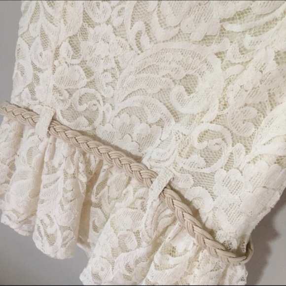 Cute Belted Lace Peplum Top - Picture 4 of 4