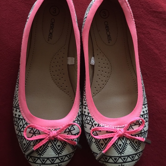 GIRLS Aztec print flats, never worn, tags removed